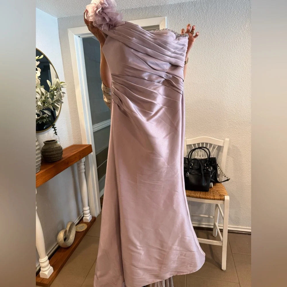 One-Shoulder Mauve Evening Gown with Floral Detail - Picture 4 of 7